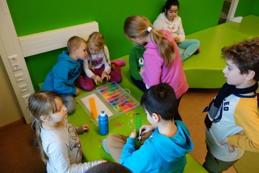 Bild von Schülern im Nachmittagsbereich