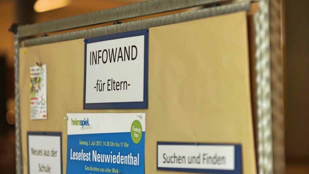 Bild von der Infowand für Eltern