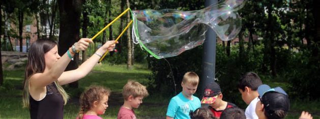 Foto vom Sommerfest mit Seifenblasen